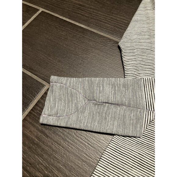 Women’s Lululemon Long Sleeve Size 10 - Picture 3 of 6